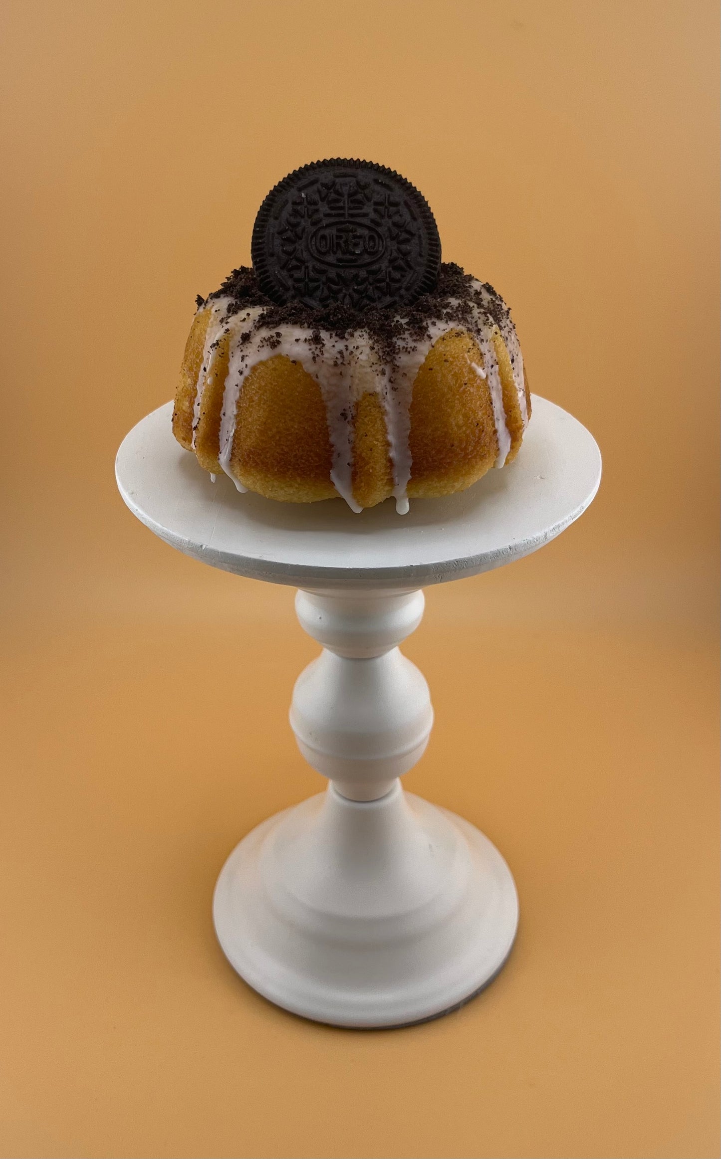 Cookies ‘N Creme Themed Vanilla Mini-Bundts (12 count)