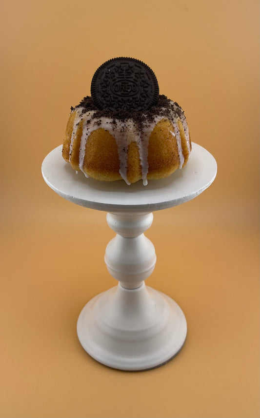 Cookies ‘N Creme Themed Vanilla Mini-Bundts (12 count)