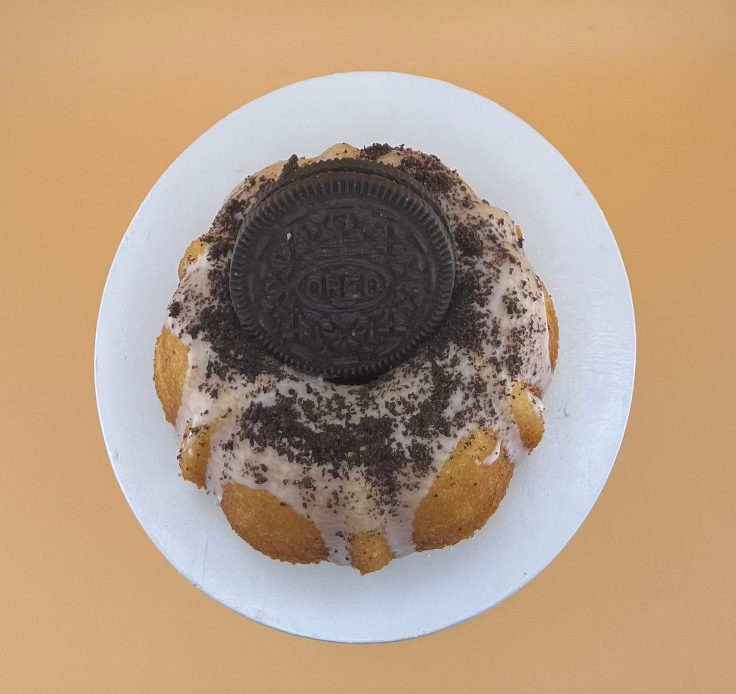 Cookies ‘N Creme Themed Vanilla Mini-Bundts (6 count)